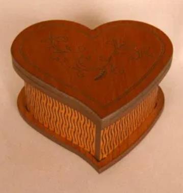 Rimu Box Heart Filigree